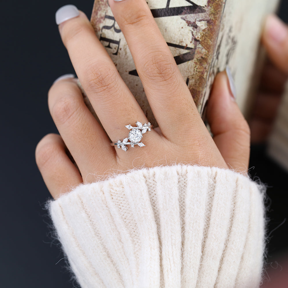 0.41 CT Round Cluster Moissanite Engagement Ring
